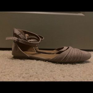 Point toe flats